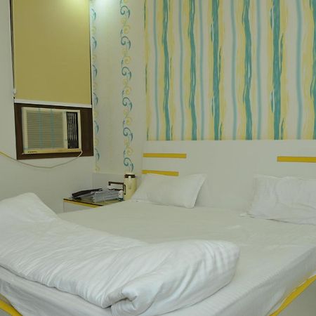 Hotel Paradise Inn Auraiya Esterno foto