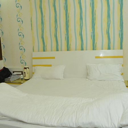 Hotel Paradise Inn Auraiya Esterno foto