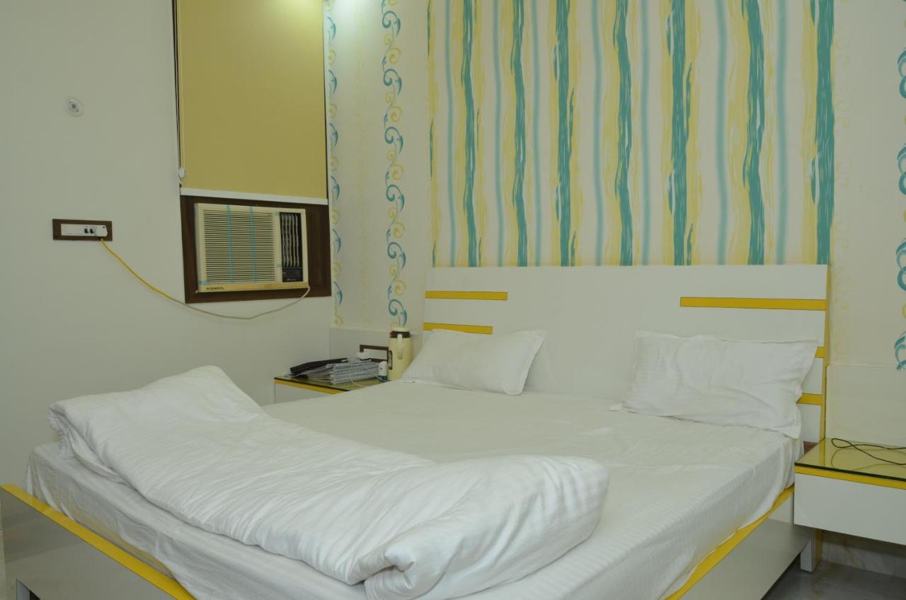 Hotel Paradise Inn Auraiya Esterno foto