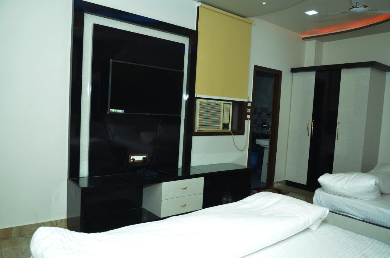 Hotel Paradise Inn Auraiya Esterno foto