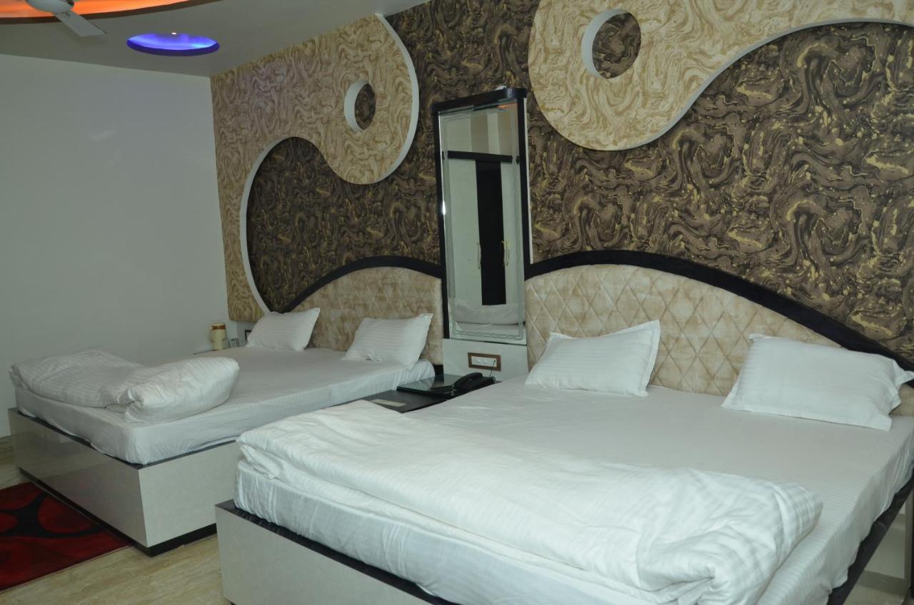 Hotel Paradise Inn Auraiya Esterno foto