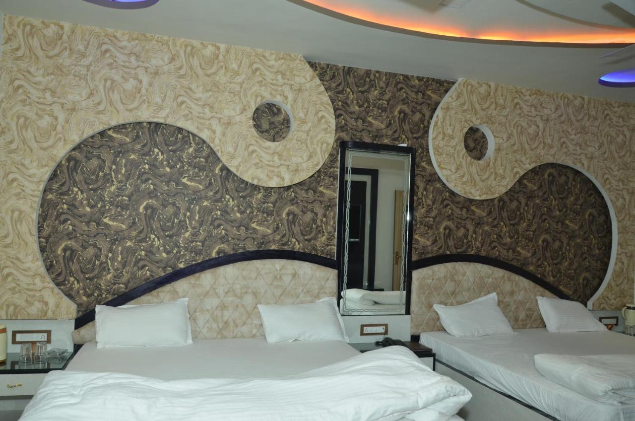Hotel Paradise Inn Auraiya Esterno foto