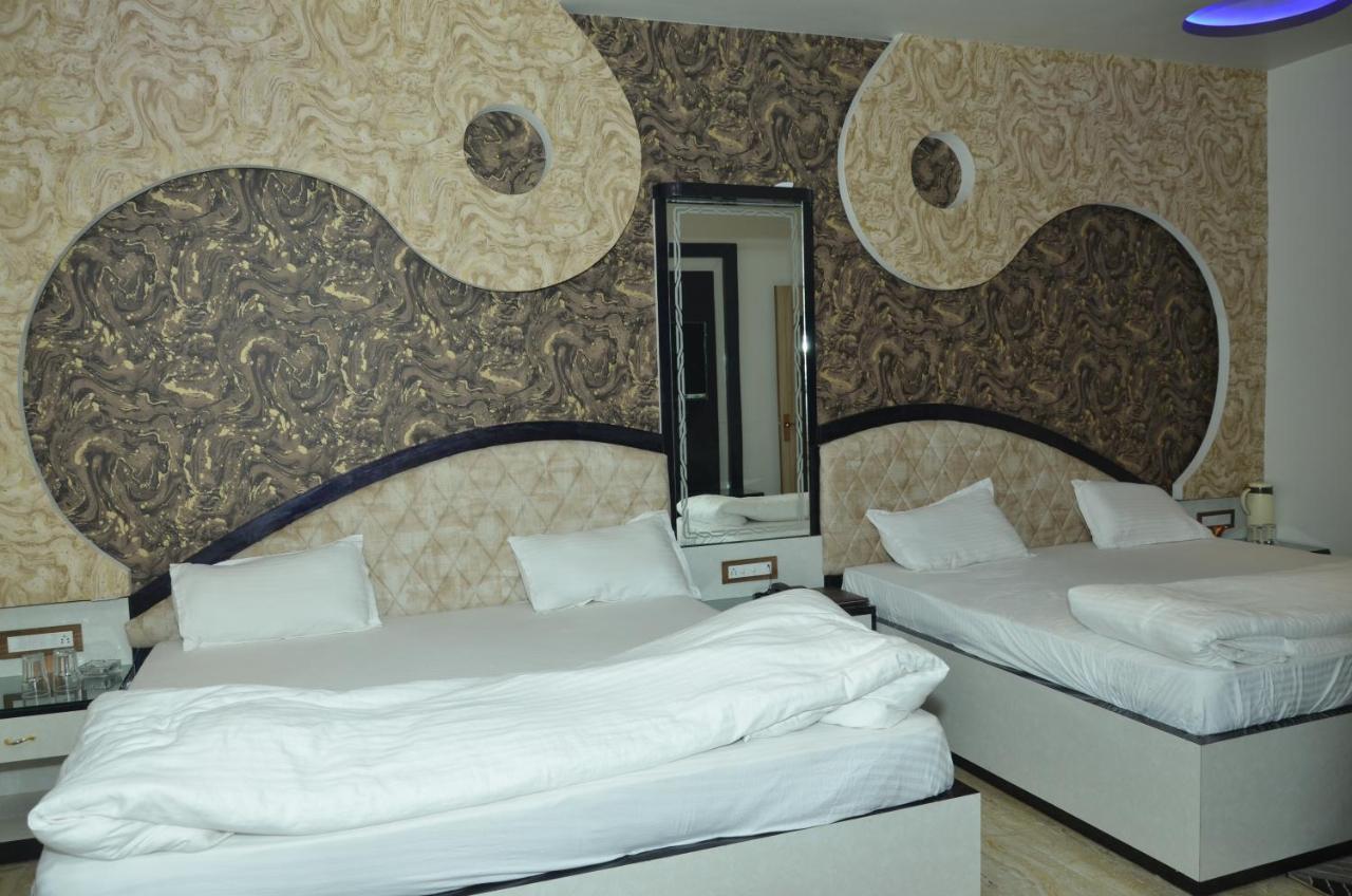 Hotel Paradise Inn Auraiya Esterno foto